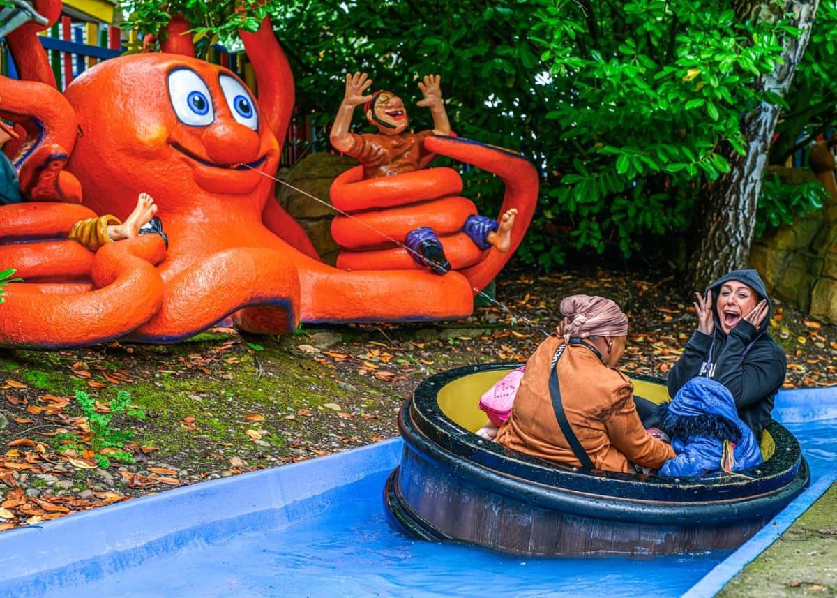 Wild Acre Village At Sundown Adventureland レットフォード エクステリア 写真
